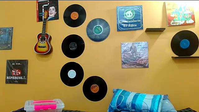 skinnyverus18 online show from November 29, 7:14 pm