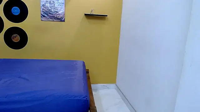 Snapshot of skinnyverus18 chatting on March 1, 7:03 pm skinnyverus18 online show from March 1, 7:03 pm