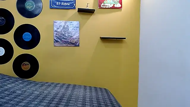 skinnyverus18 online show from March 20, 7:48 pm