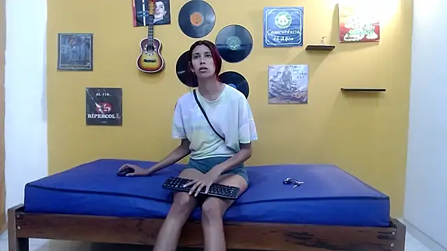 skinnyverus18 online show from March 23, 12:49 pm