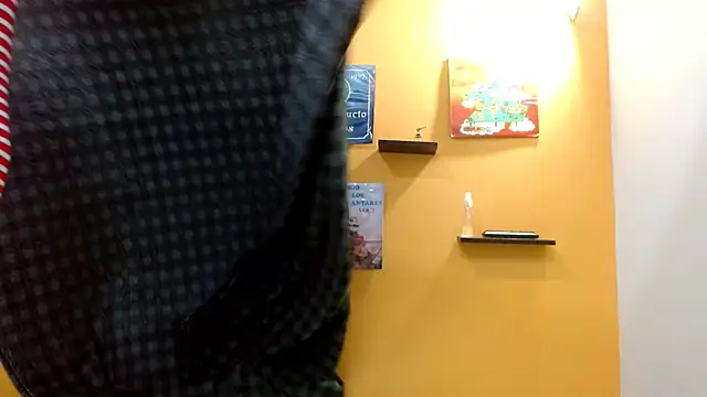 skinnyverus18 online show from October 27, 7:04 pm