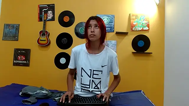 skinnyverus18 online show from November 10, 6:57 pm