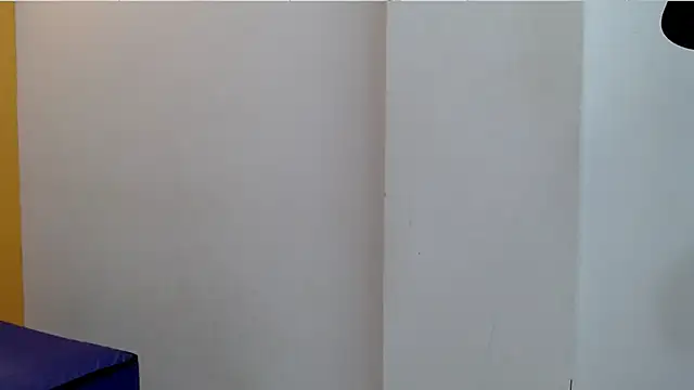 skinnyverus18 online show from April 15, 6:45 pm