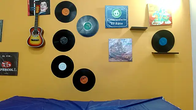 skinnyverus18 online show from November 9, 6:56 pm