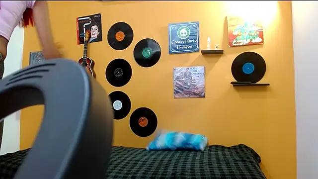 skinnyverus18 online show from December 3, 6:51 pm