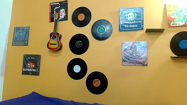 skinnyverus18 online show from November 15, 7:07 pm