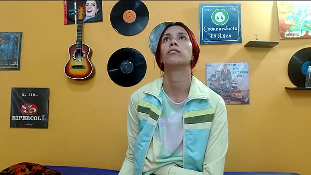 Snapshot of skinnyverus18 chatting on January 14, 7:06 pm skinnyverus18 online show from January 14, 7:06 pm