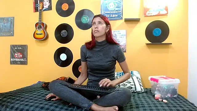 skinnyverus18 online show from November 12, 7:29 pm