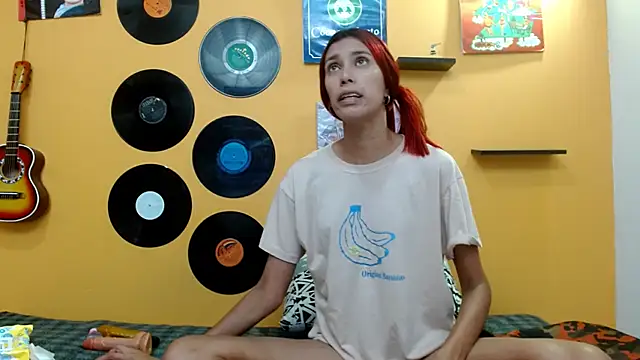 skinnyverus18 online show from October 23, 7:01 pm