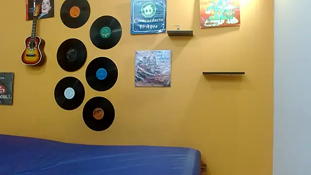 Snapshot of skinnyverus18 chatting on February 4, 6:58 pm skinnyverus18 online show from February 4, 6:58 pm