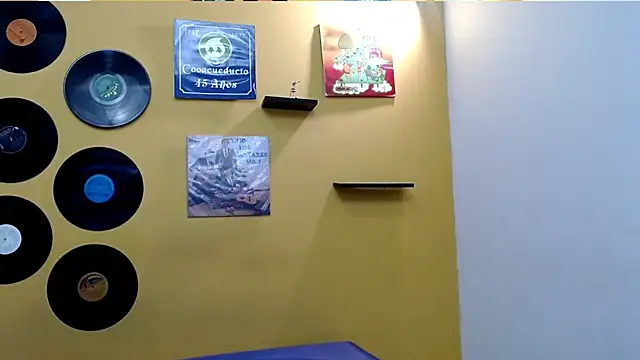 skinnyverus18 online show from April 13, 7:18 pm