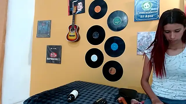 skinnyverus18 online show from March 3, 7:32 pm