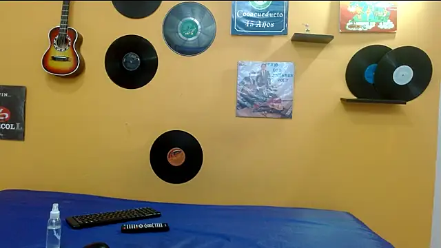 Snapshot of skinnyverus18 chatting on January 18, 6:55 pm skinnyverus18 online show from January 18, 6:55 pm