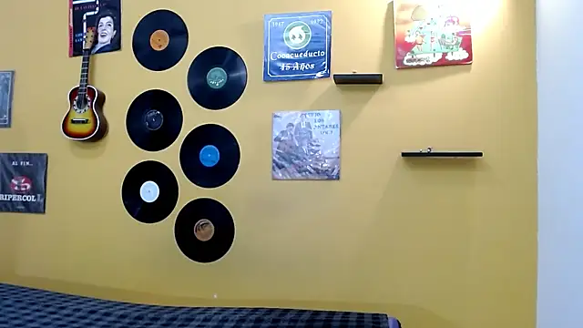 skinnyverus18 online show from March 17, 7:39 pm