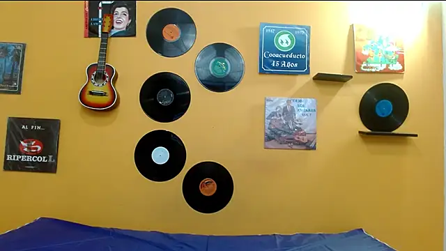 skinnyverus18 online show from November 30, 7:14 pm