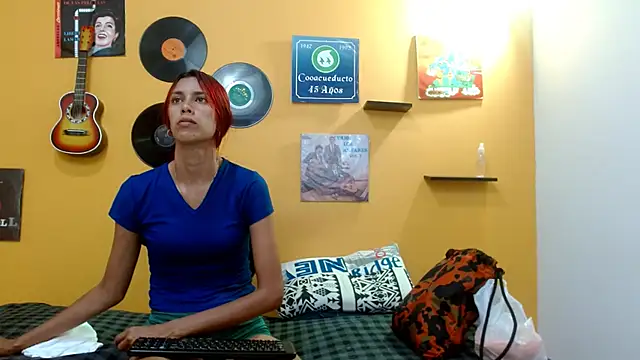 skinnyverus18 online show from November 5, 7:17 pm