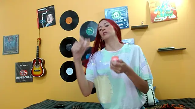 skinnyverus18 online show from October 24, 7:02 pm