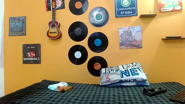 skinnyverus18 online show from November 1, 7:41 pm