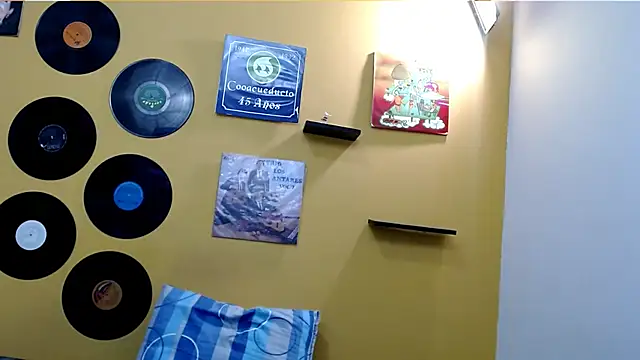 Snapshot of skinnyverus18 chatting on February 23, 7:14 pm skinnyverus18 online show from February 23, 7:14 pm