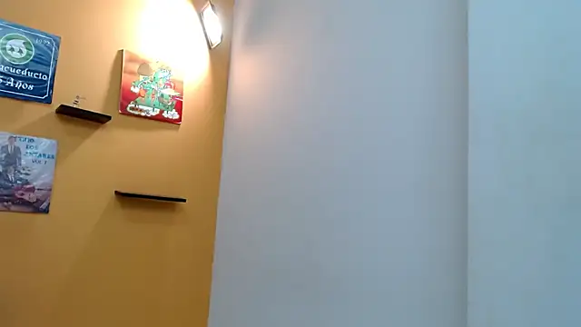 Snapshot of skinnyverus18 chatting on February 11, 7:25 pm skinnyverus18 online show from February 11, 7:25 pm