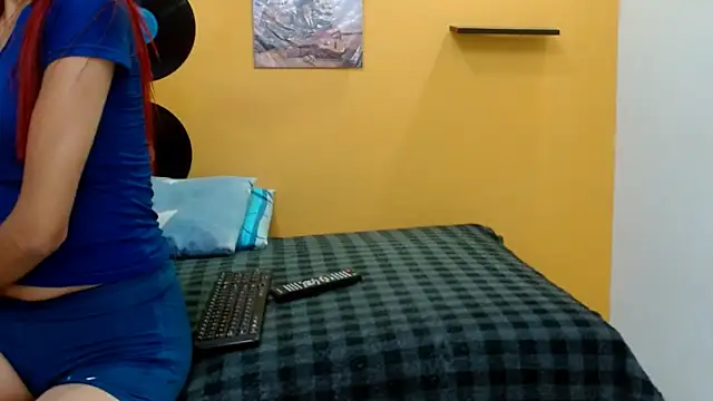 Snapshot of skinnyverus18 chatting on February 7, 7:11 pm skinnyverus18 online show from February 7, 7:11 pm