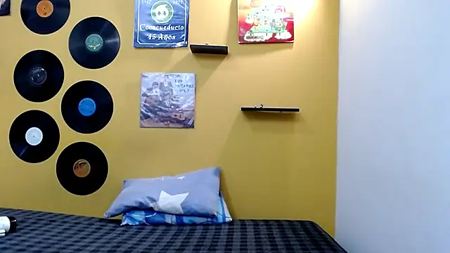 skinnyverus18 online show from March 16, 7:49 pm