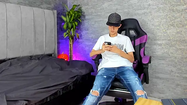 Snapshot of ArthurCox chatting on October 30, 5:32 pm ArthurCox online show from October 30, 5:32 pm