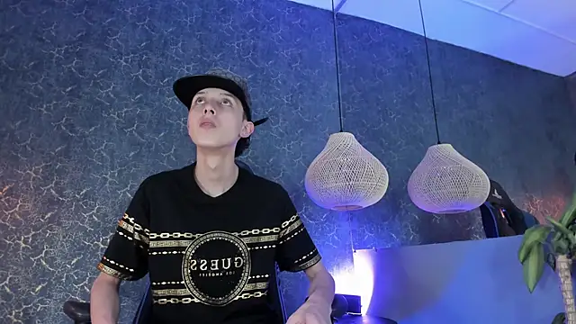 Snapshot of ArthurCox chatting on November 16, 5:17 pm ArthurCox online show from November 16, 5:17 pm