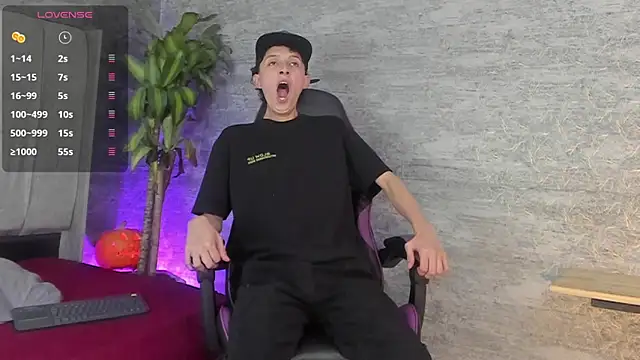 Snapshot of ArthurCox chatting on November 2, 5:29 pm ArthurCox online show from November 2, 5:29 pm