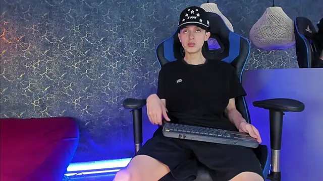 Snapshot of ArthurCox chatting on November 18, 5:27 pm ArthurCox online show from November 18, 5:27 pm