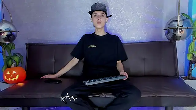 Snapshot of ArthurCox chatting on October 28, 5:34 pm ArthurCox online show from October 28, 5:34 pm