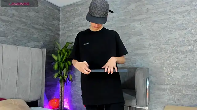 Snapshot of ArthurCox chatting on October 25, 5:35 pm ArthurCox online show from October 25, 5:35 pm