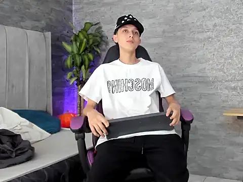 Snapshot of ArthurCox chatting on November 4, 5:39 pm ArthurCox online show from November 4, 5:39 pm