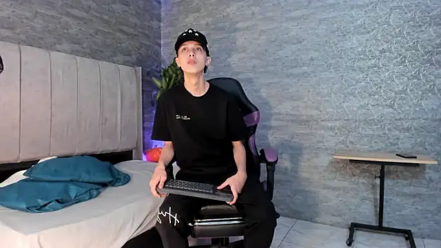 Snapshot of ArthurCox chatting on November 5, 5:27 pm ArthurCox online show from November 5, 5:27 pm