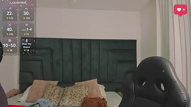 SaraWagner  online show from April 1, 12:13 am