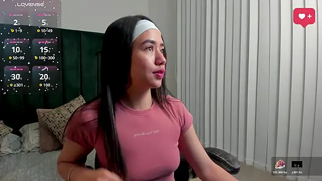 SaraWagner  online show from April 8, 12:01 am