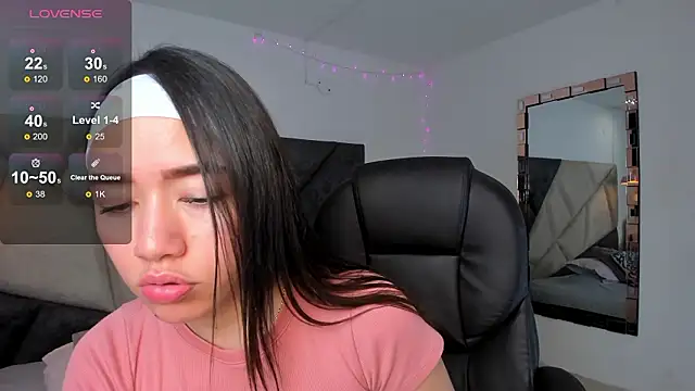 SaraWagner  online show from March 11, 12:15 am