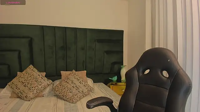 SaraWagner  online show from October 24, 12:09 am