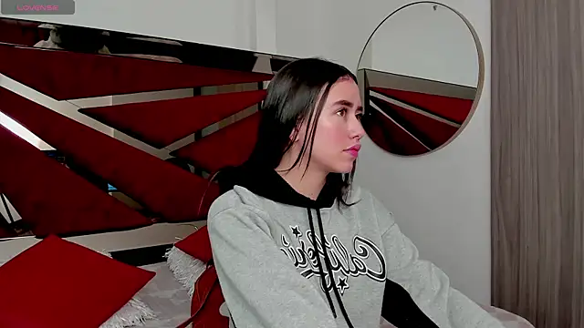 SaraWagner  online show from April 15, 12:16 am