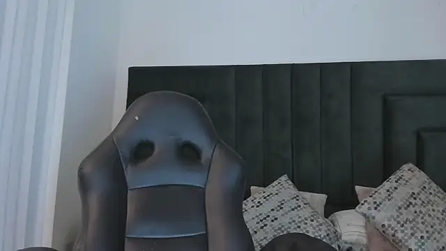 SaraWagner  online show from December 20, 1:52 am