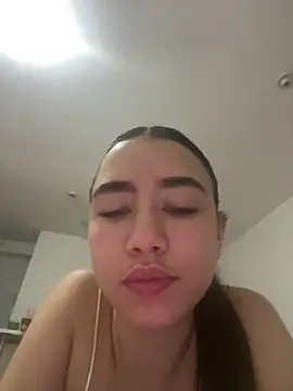 Snapshot of SaraWagner_ chatting on May 27, 12:31 am SaraWagner online show from May 27, 12:31 am