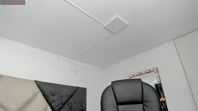 SaraWagner  online show from March 13, 12:04 am