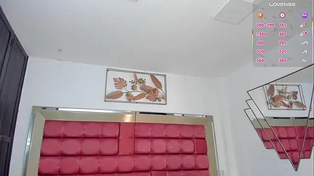 SaraWagner  online show from December 17, 12:15 am