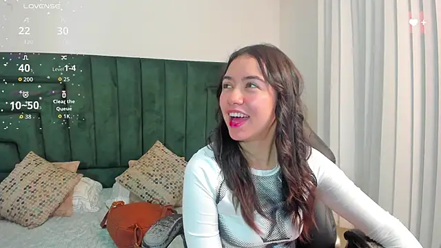 Snapshot of SaraWagner_ chatting on May 23, 12:09 am SaraWagner online show from May 23, 12:09 am