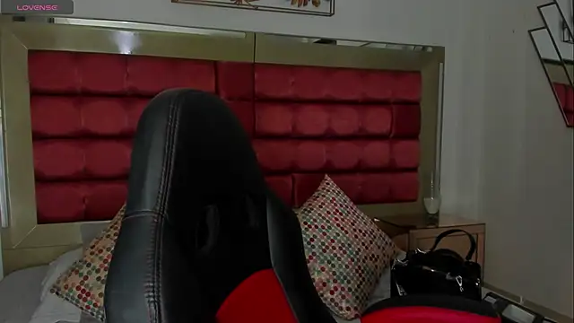 SaraWagner  online show from February 10, 11:48 pm