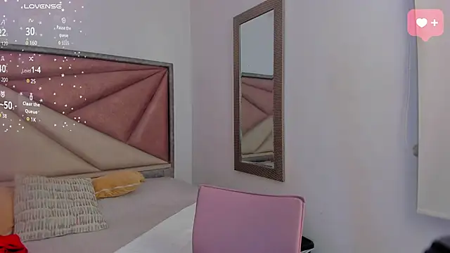 Snapshot of SaraWagner_ chatting on June 19, 12:38 am SaraWagner online show from June 19, 12:38 am