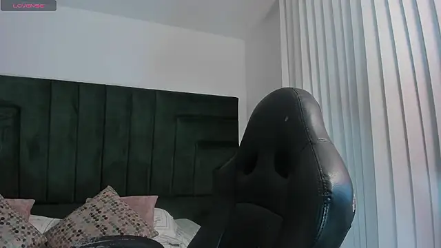 SaraWagner  online show from March 19, 12:10 am