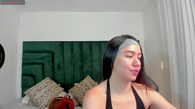 SaraWagner  online show from April 13, 12:03 am