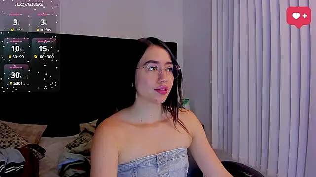 SaraWagner  online show from February 25, 12:11 am