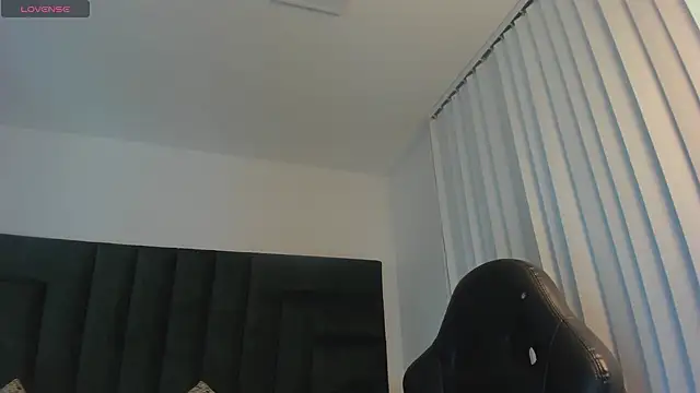 Snapshot of SaraWagner_ chatting on September 30, 6:03 pm SaraWagner online show from September 30, 6:03 pm
